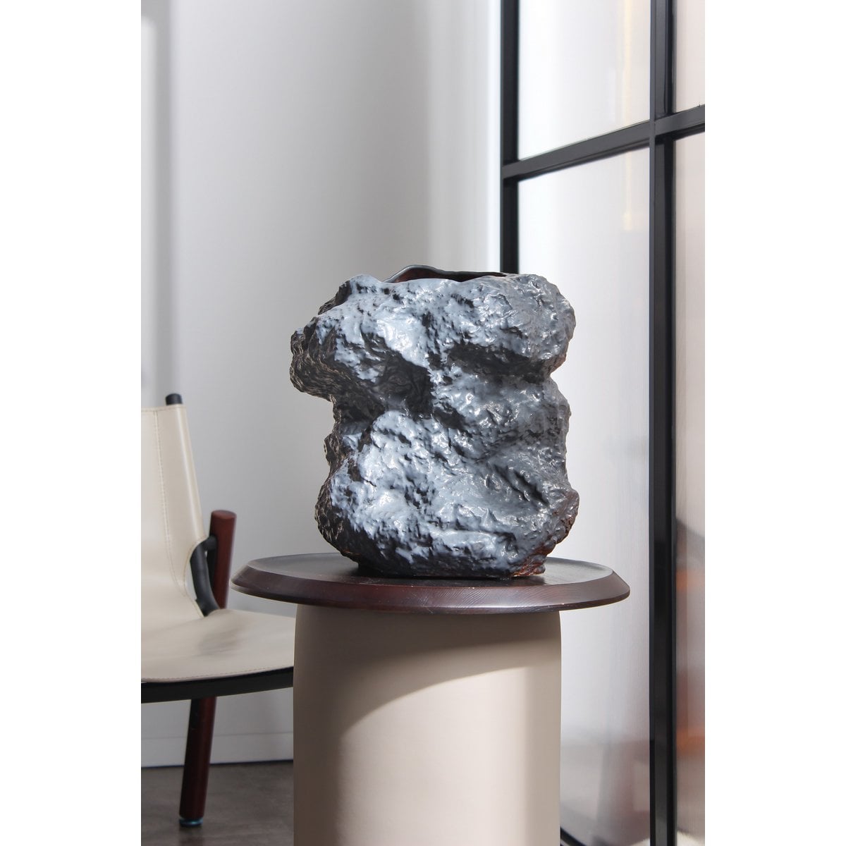 Ceramic vase w. look of rock, trendy natural design.CHU32ZW