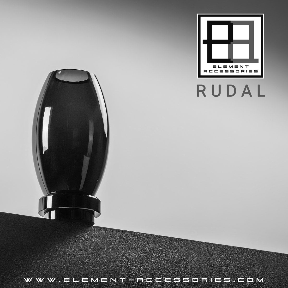 Small modern vase, innovative design, back high end glass. RUD15ZW