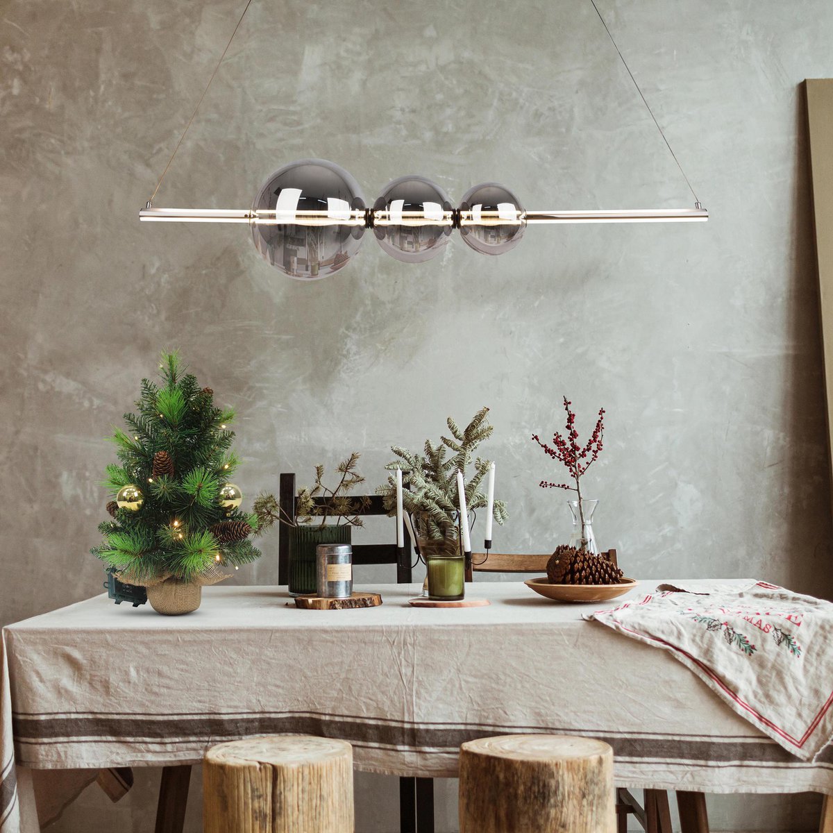 LED-pendellampa krom "Nova" av kromfärgad metall, plast och rökglas, med fast inbyggda LED-lampor, ca 105 cm lång