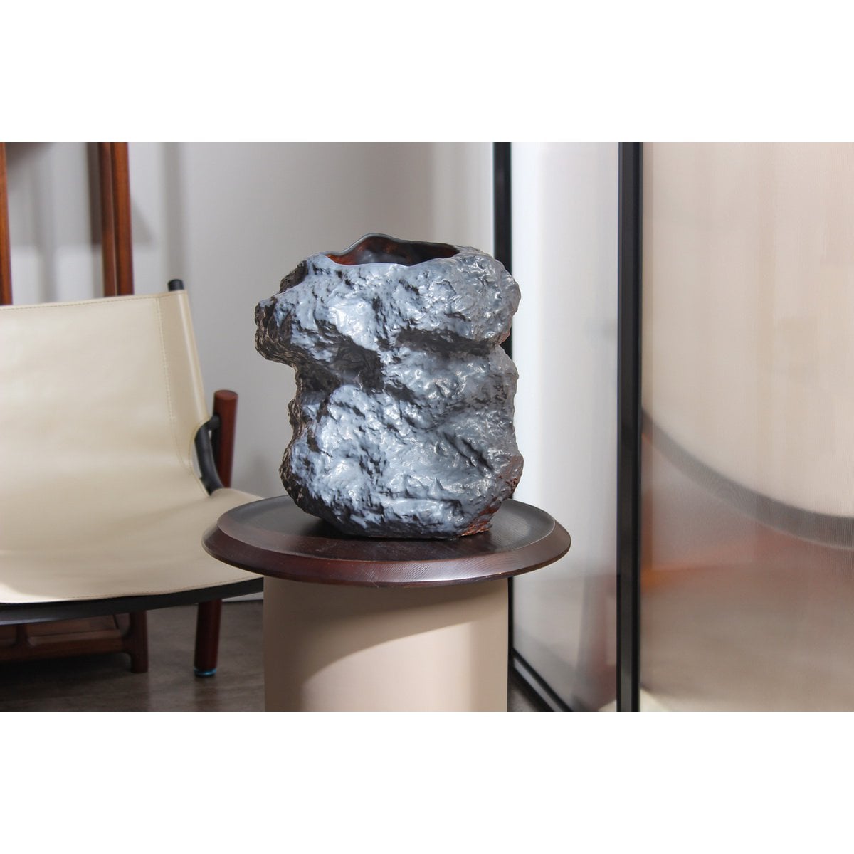 Ceramic vase w. look of rock, trendy natural design.CHU32ZW
