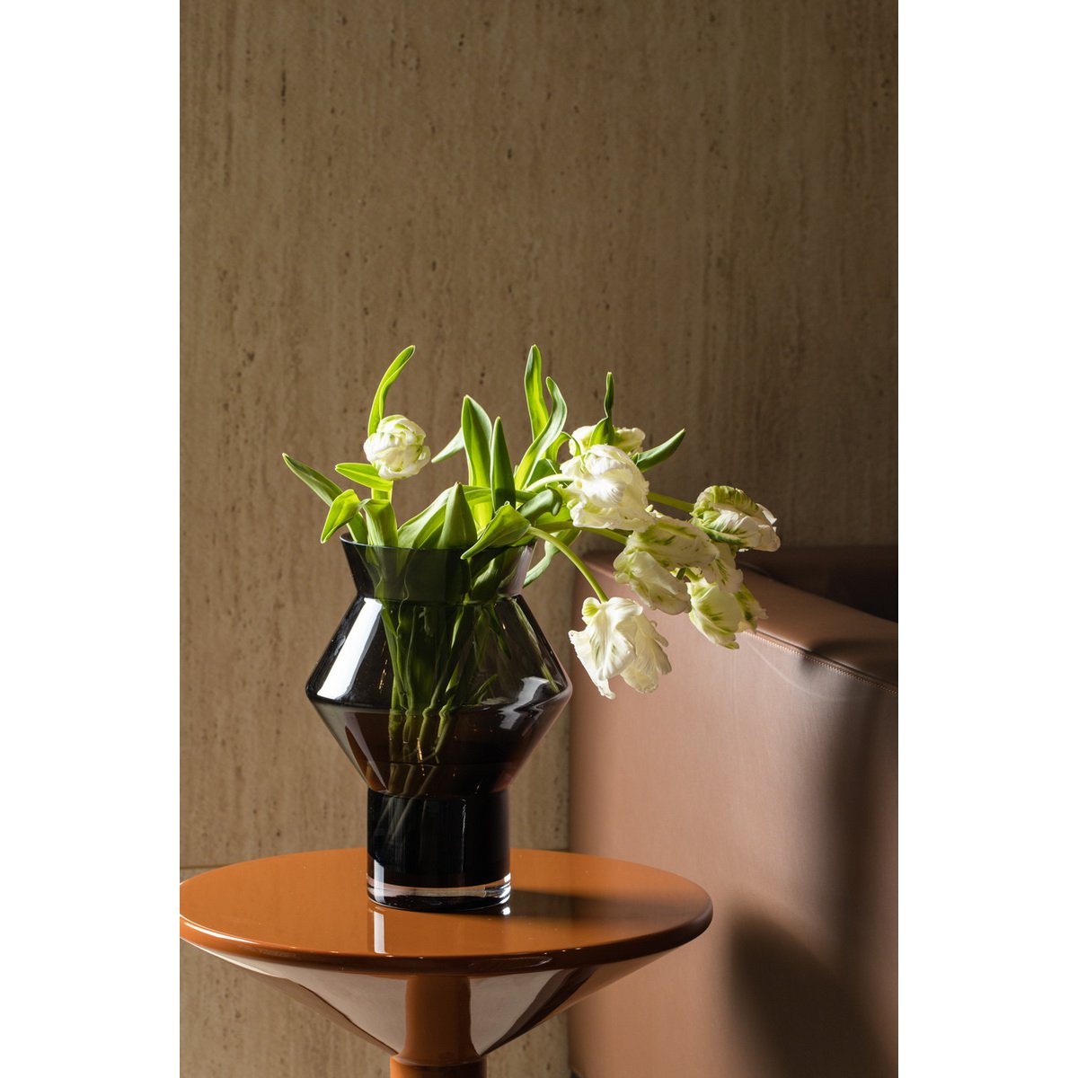 Stor designervas med ojämnt vinklad cylindrisk form, mörkgrått högkvalitativt glas, CUZ14GR