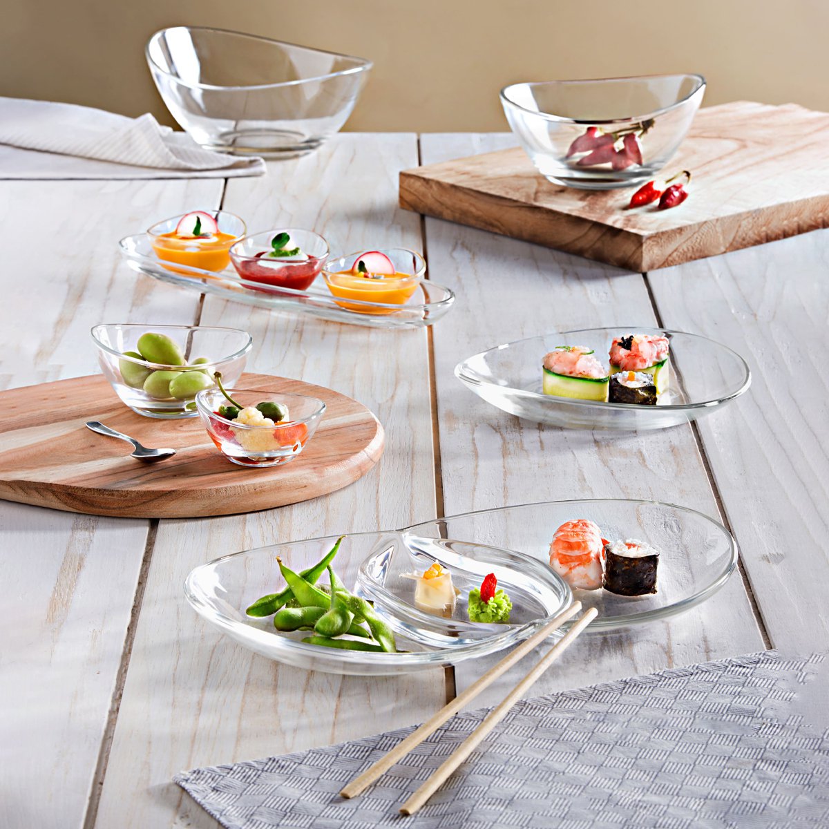 Aperitifset med 3 koppar på transparent platå 41 cm