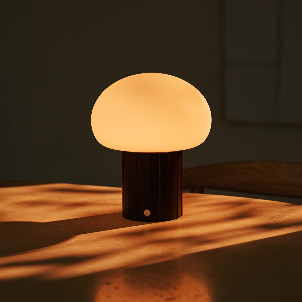 Pieter mörkbrun uppladdningsbar bordslampa