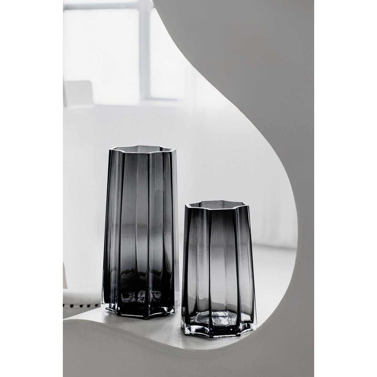 Modern-Classic Luxury tall vase, stylish Belgian design, LENOX 40 Gray
