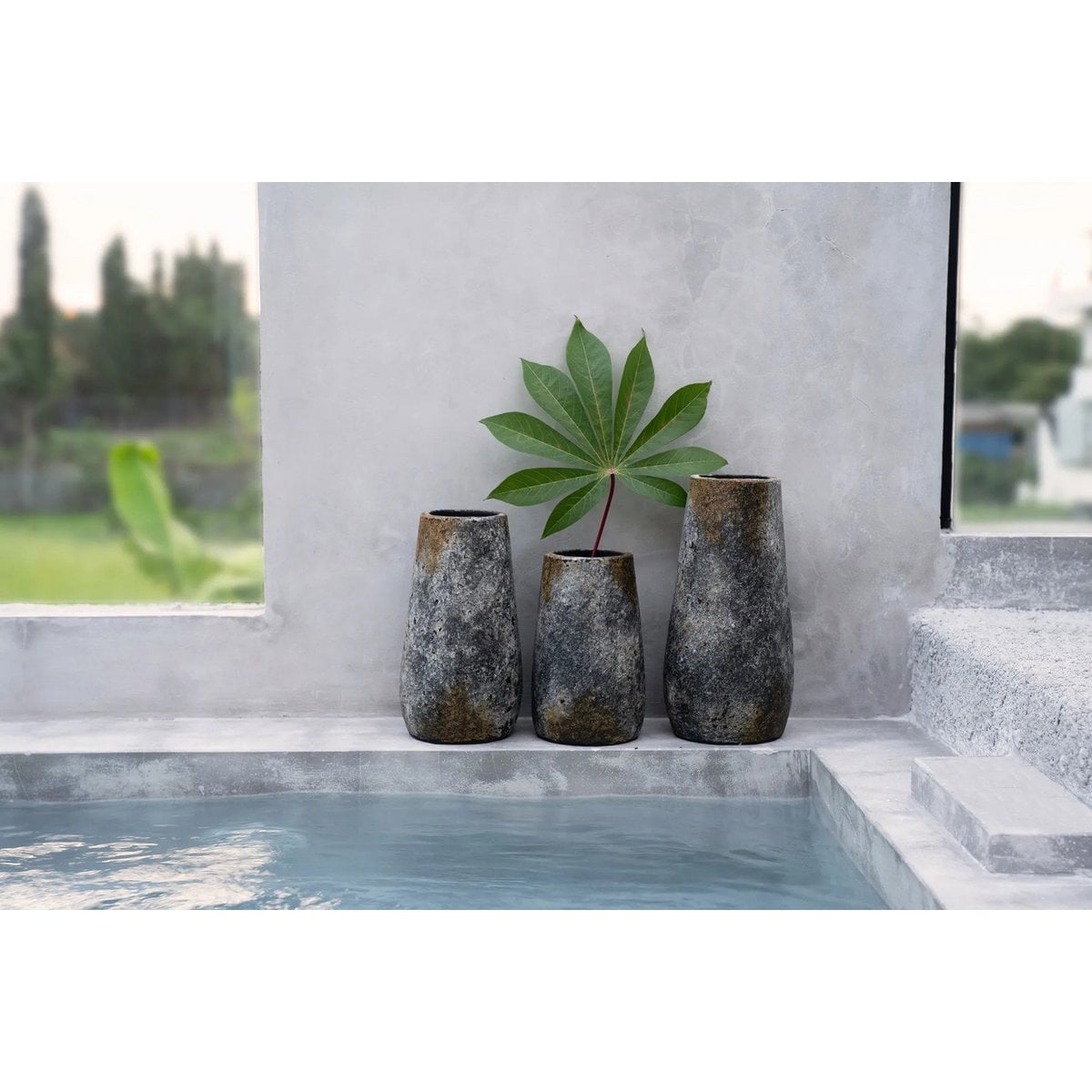 The Spooky Vase - Antique Grey - L