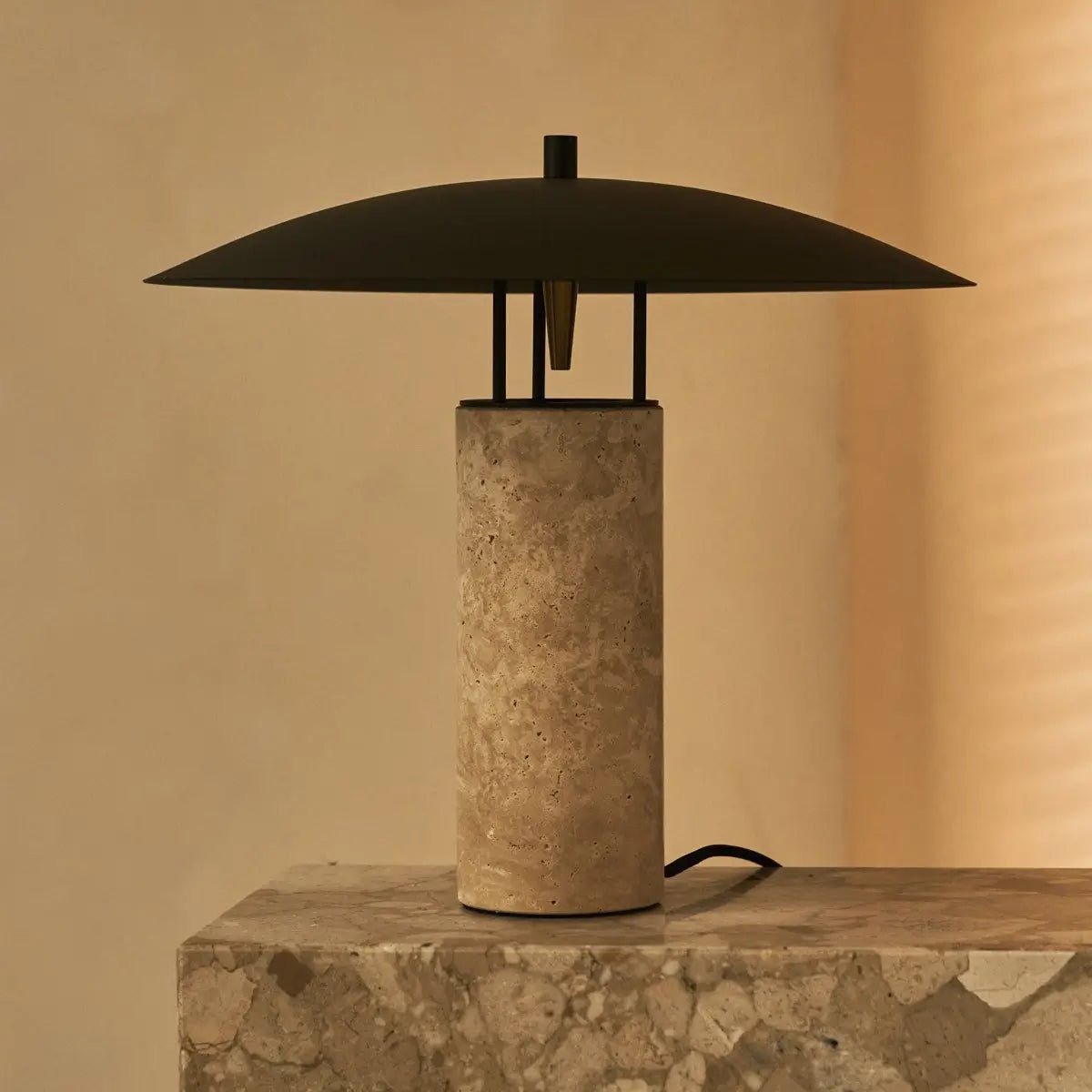 Nicolaas travertin-lampa