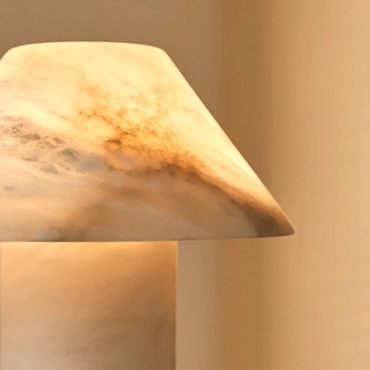 Eleonora Alabaster Lamp