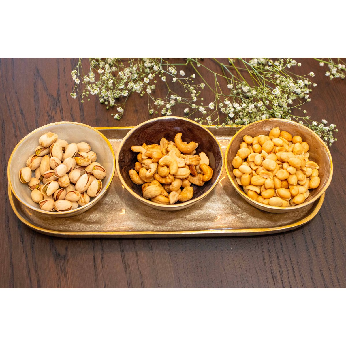 Aperitif set of 3 cups on oval plateau