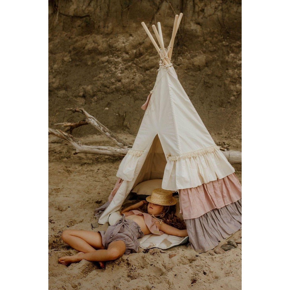 “Powder Frills” Teepee with Frills and "Powder Pink" Shell Mat Set