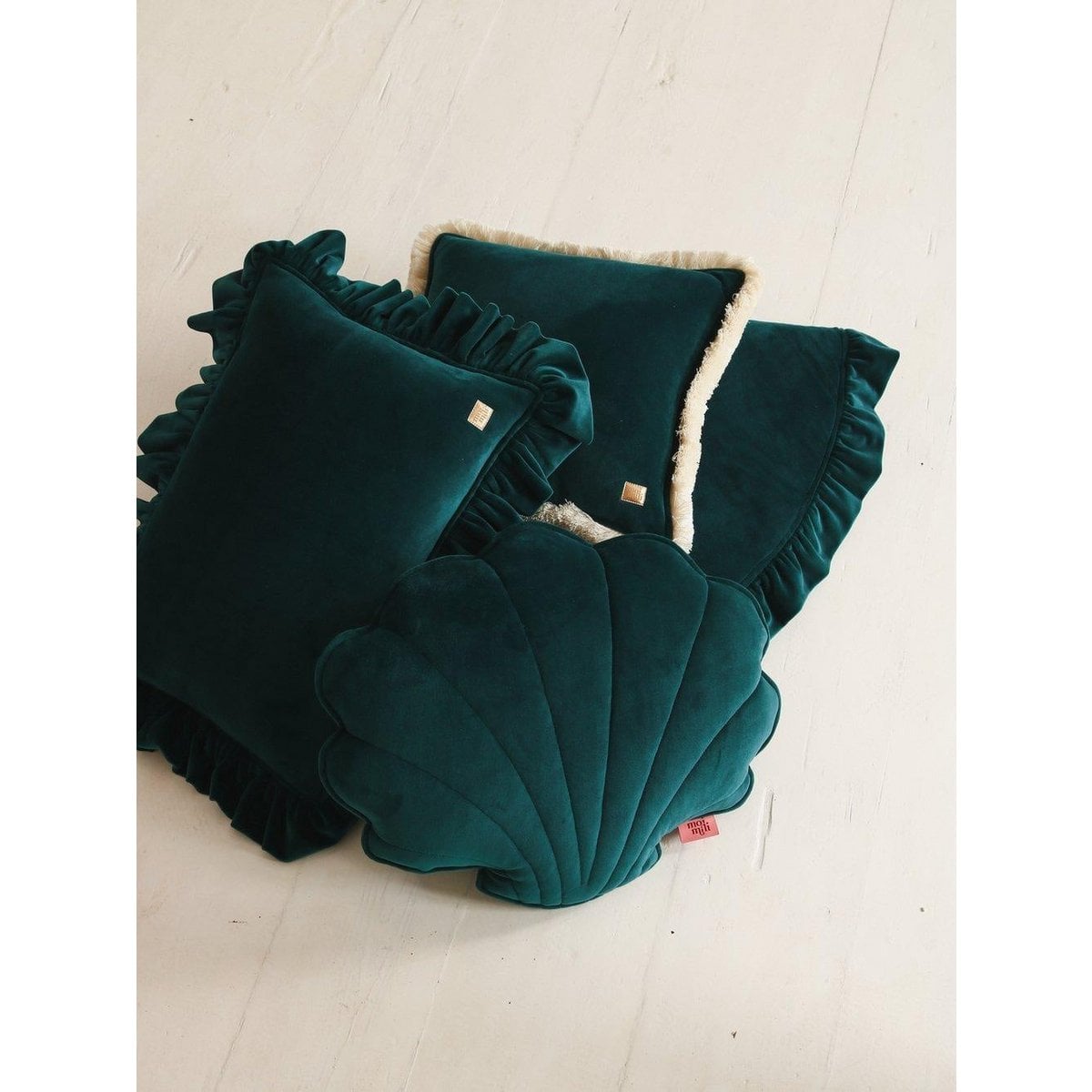 Soft Velvet Shell Pillow “Emerald”