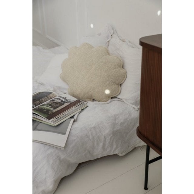 Fluffy Boucle shell pillow "white teddy"