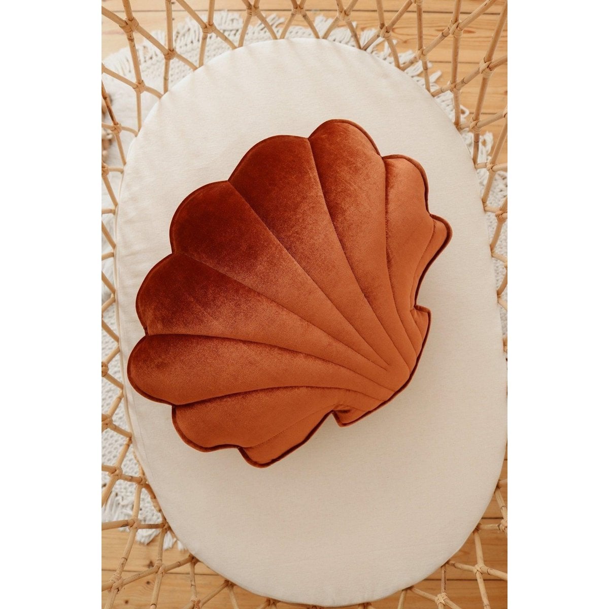 "Copper Pearl" sammetskudde skalformad