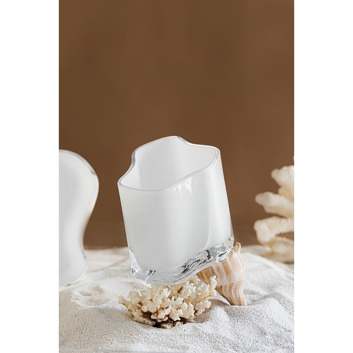 New modern design vase inspired by CORAL and Aalto, COR13WH