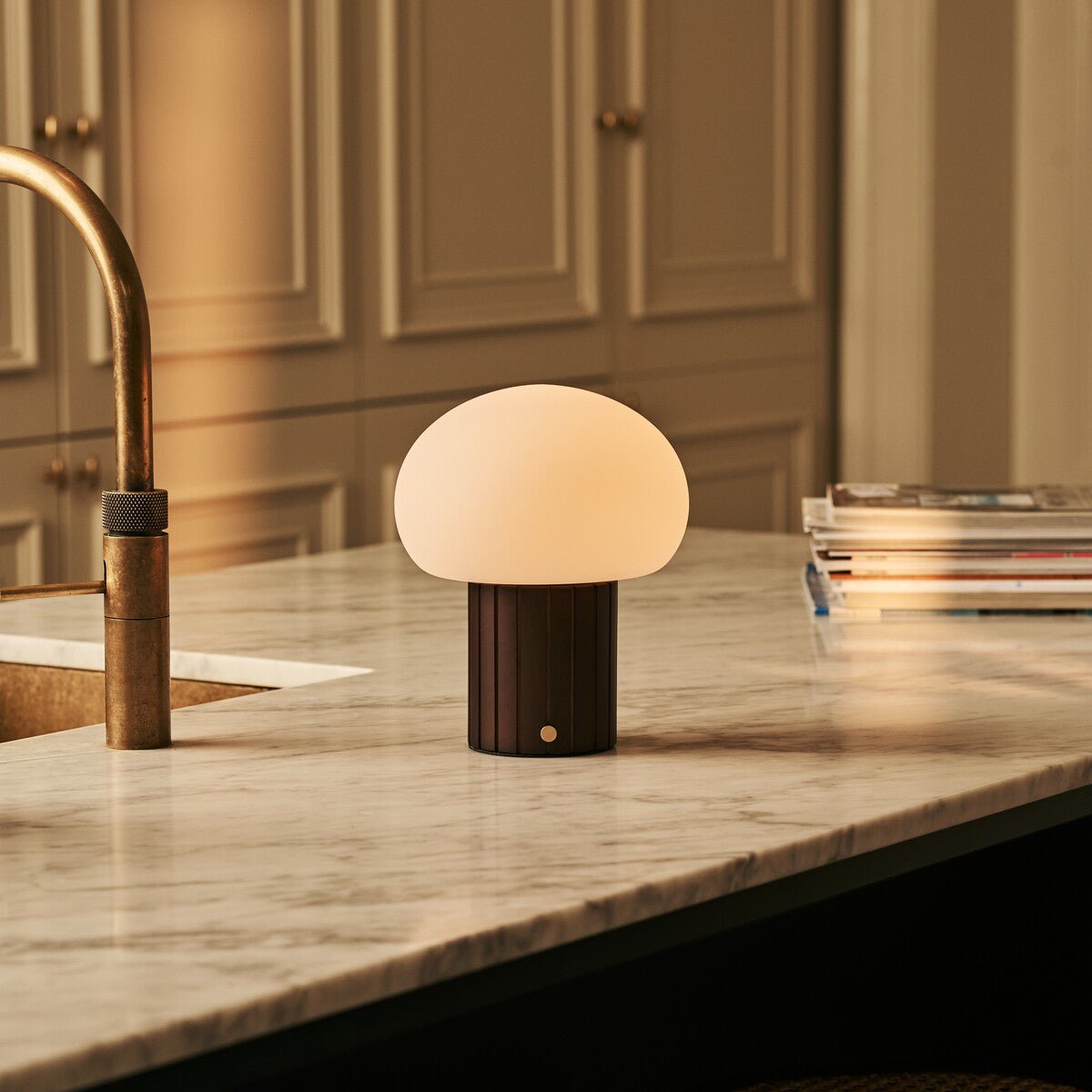 Pieter mörkbrun uppladdningsbar bordslampa