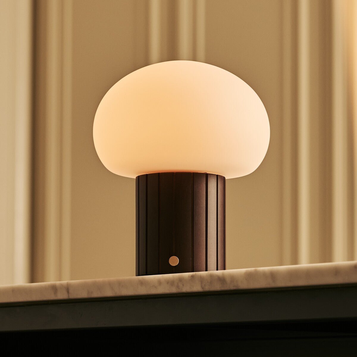 Pieter mörkbrun uppladdningsbar bordslampa