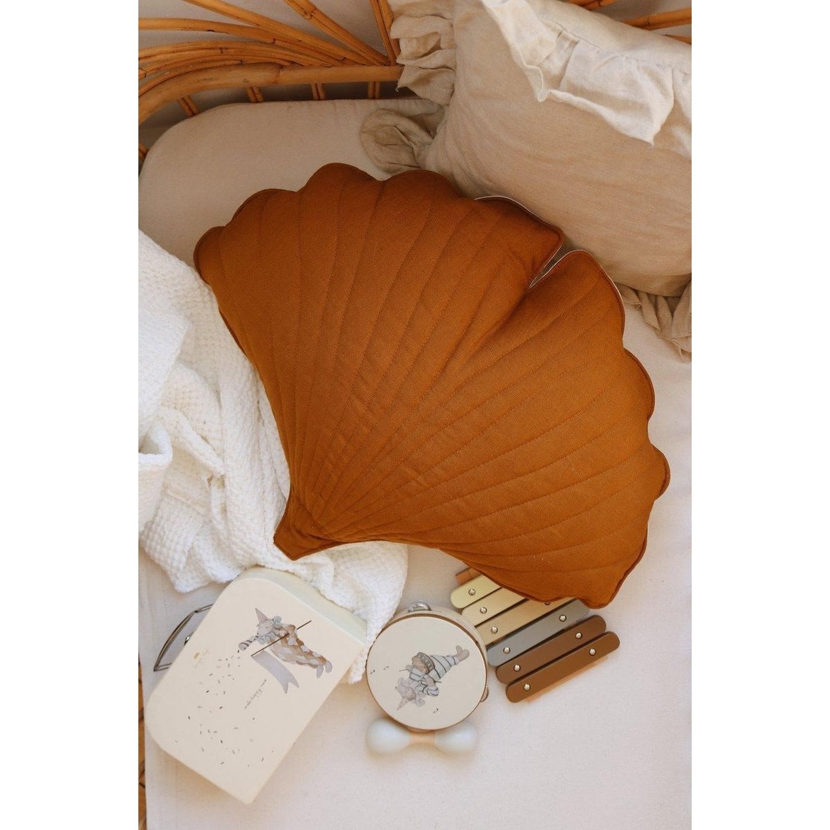 “Caramel” Linen Ginkgo Leaf Pillow