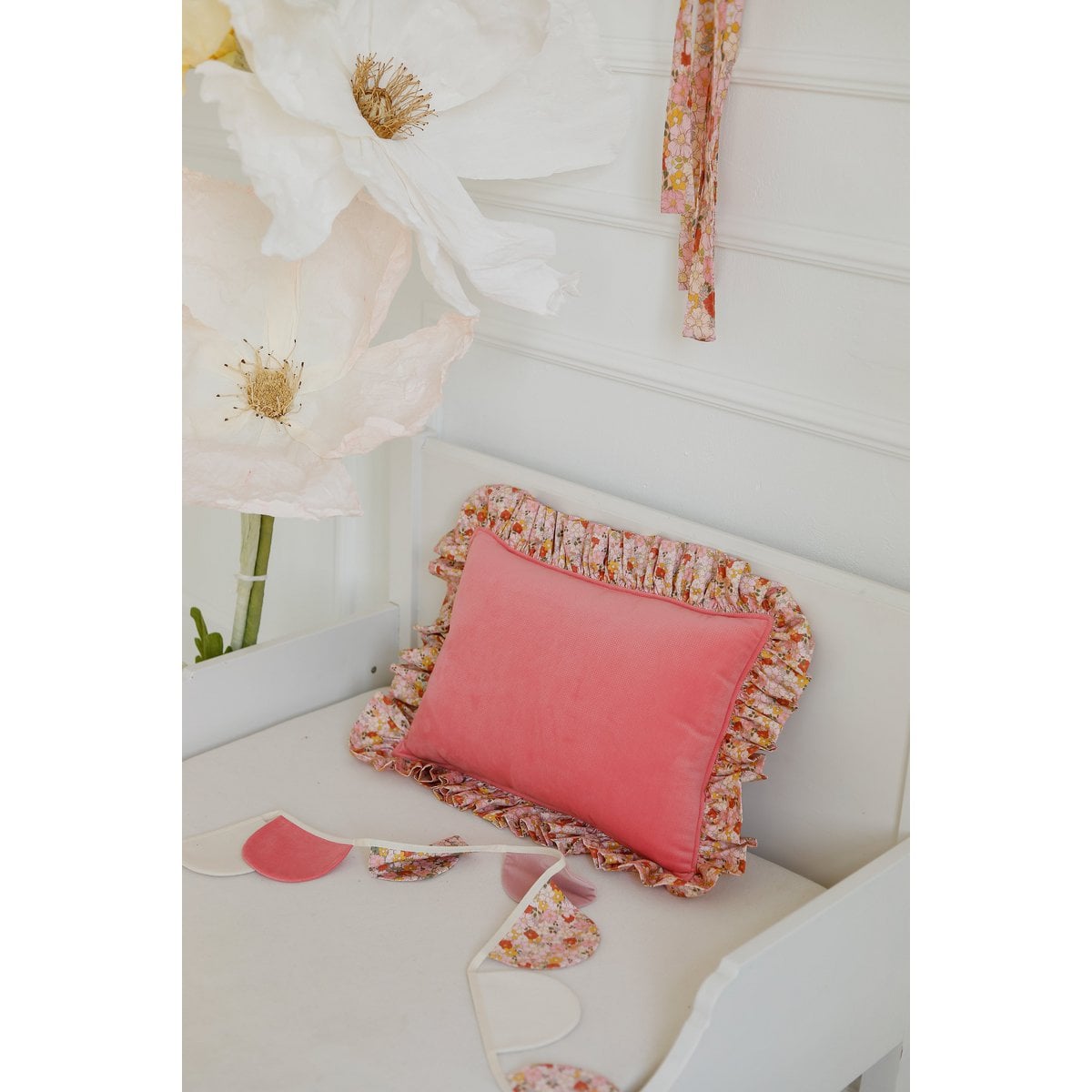 Decorative pillow with frill "spring garden"