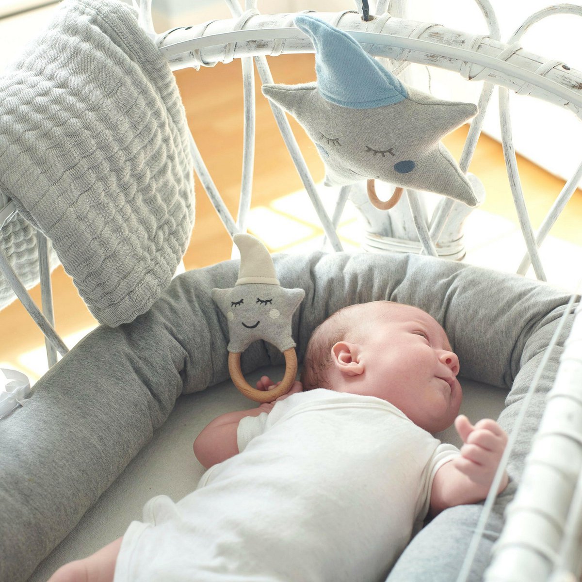 Gift set baby blanket mint + rattle natural