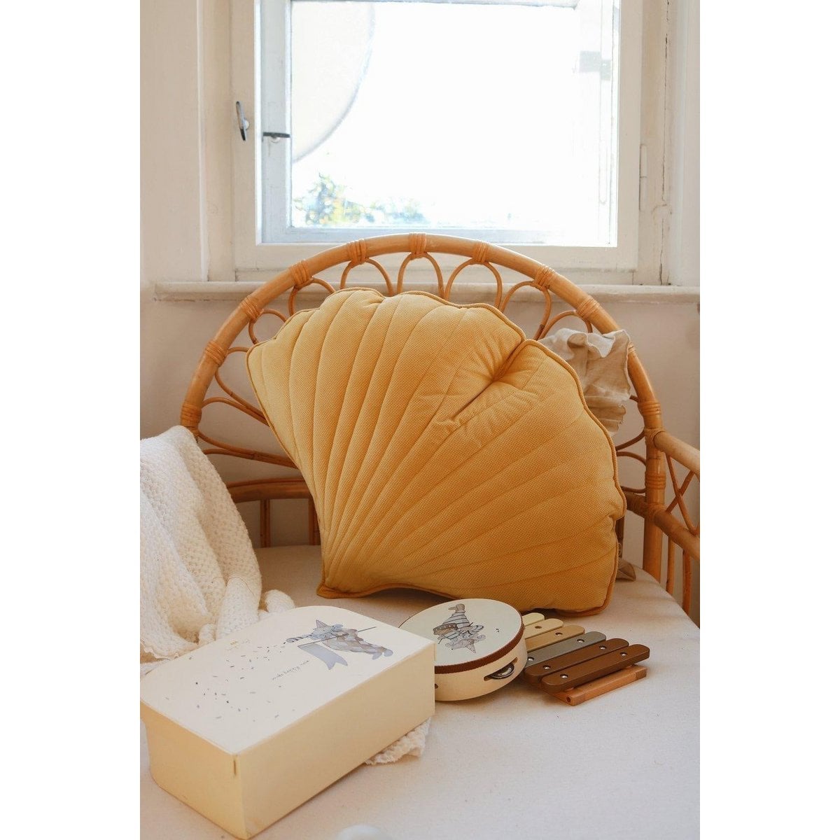 “Honey” Velvet Ginkgo Leaf Pillow
