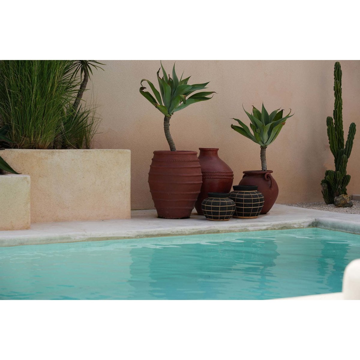 The Belly Vase - Black Natural - L