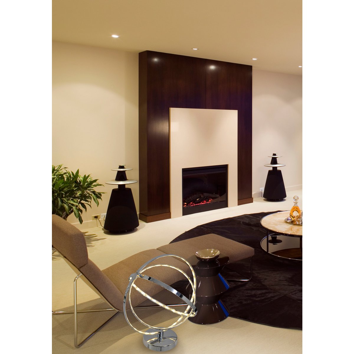 LED Tischleuchte 39 cm, chromfarbenes Metall, integrierte LEDs.