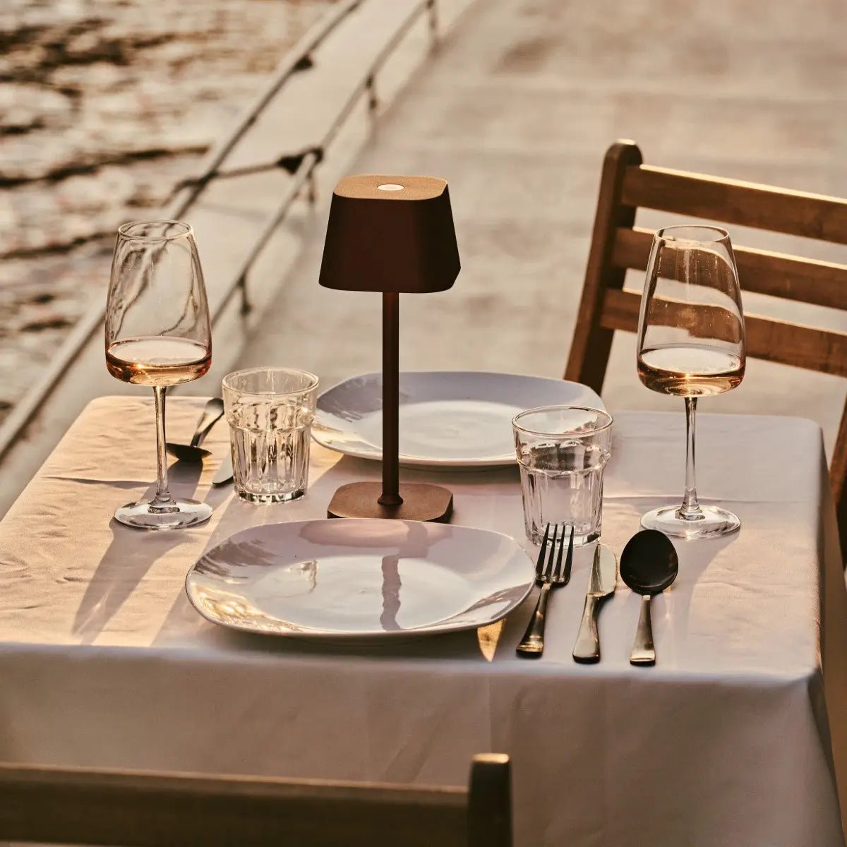 Ava Bronze uppladdningsbar bordslampa