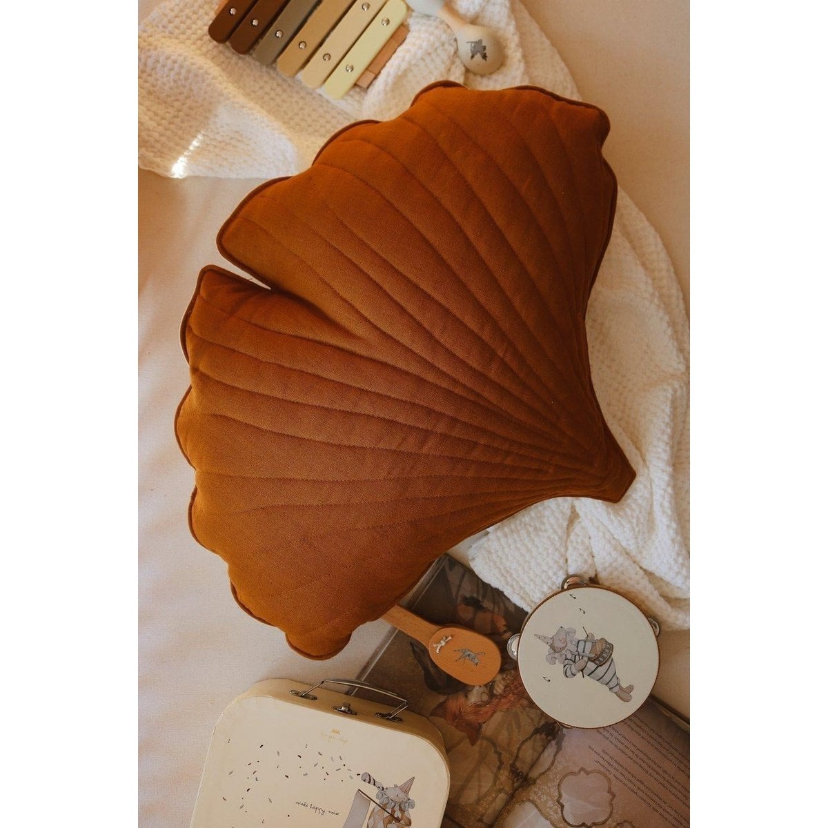 “Caramel” Linen Ginkgo Leaf Pillow