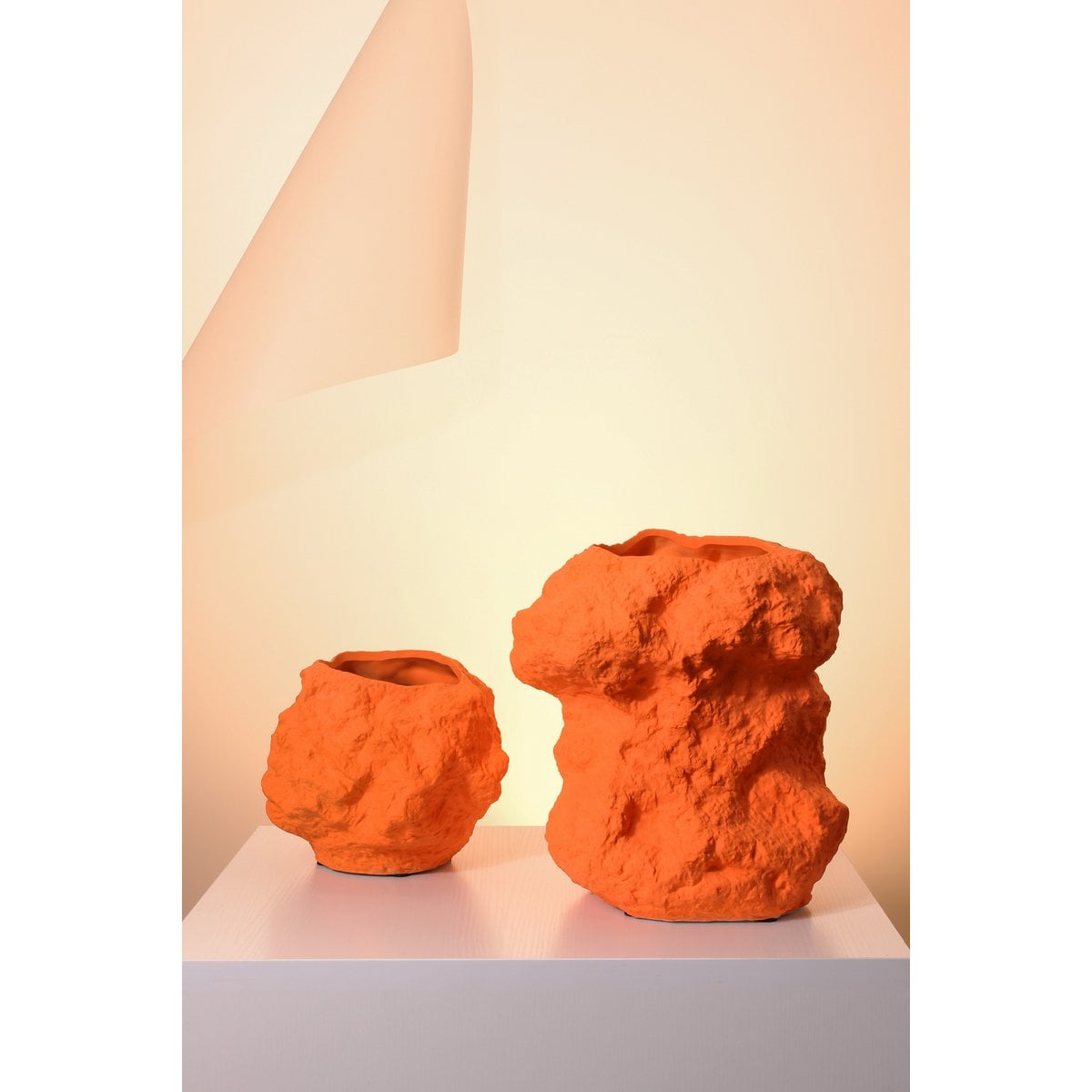 Ceramic vase w. look of rock, in trendy orange CHU32OR