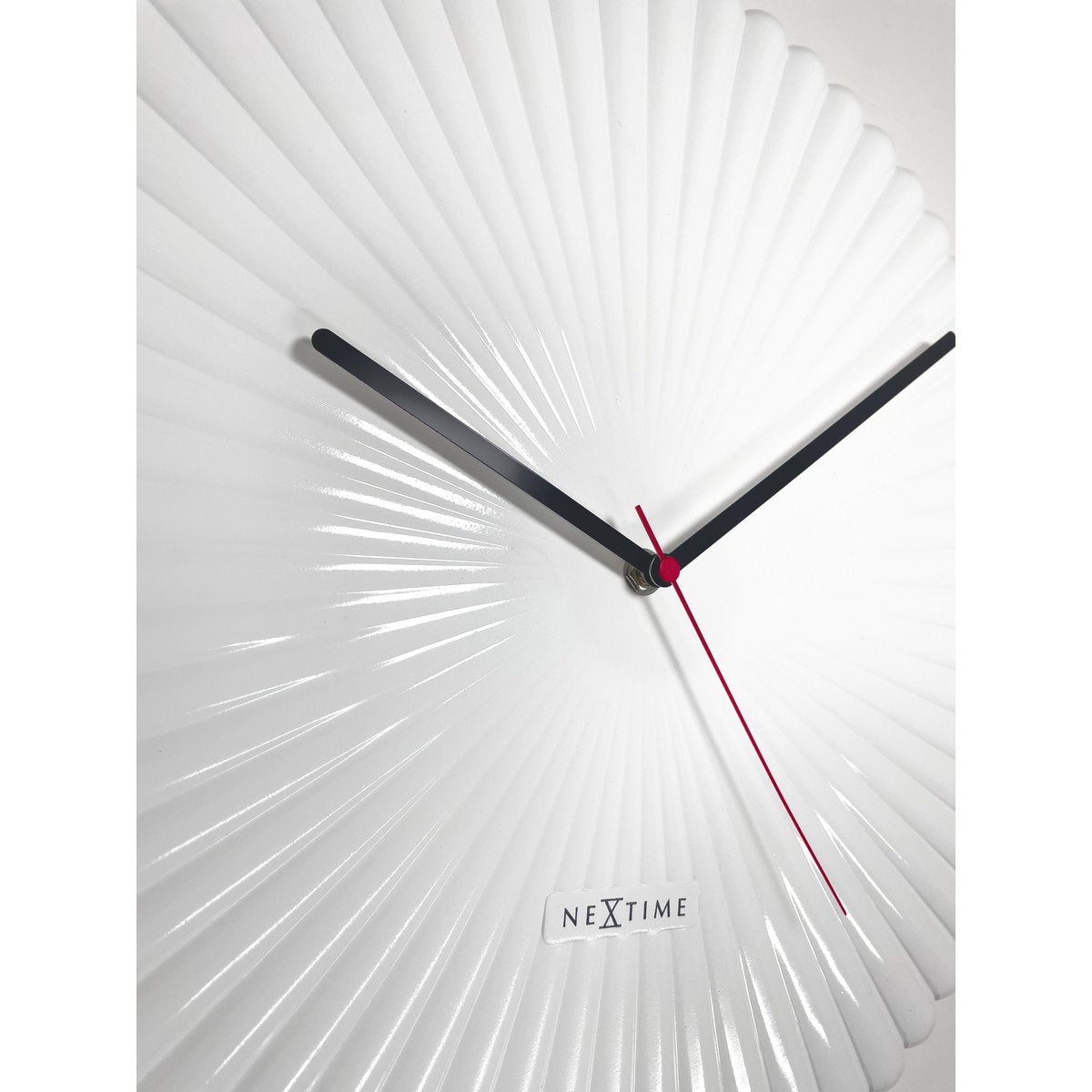 Wall clock 40cm-Silent-White/Green-Polyresin-NeXtime 'Mousse'