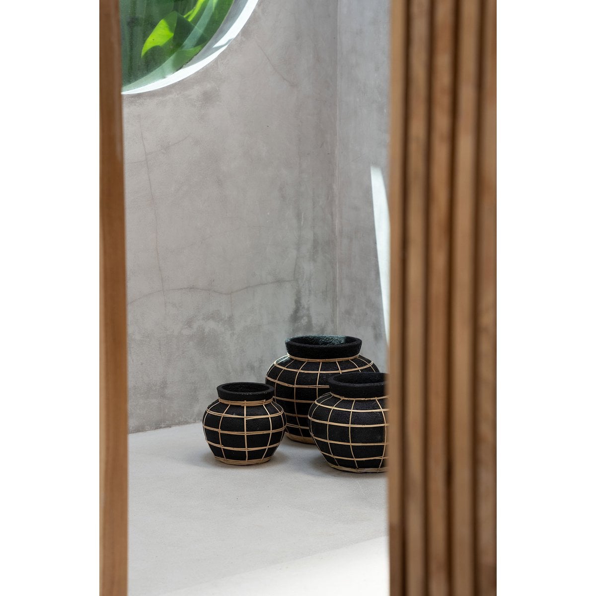 The Belly Vase - Black Natural - L