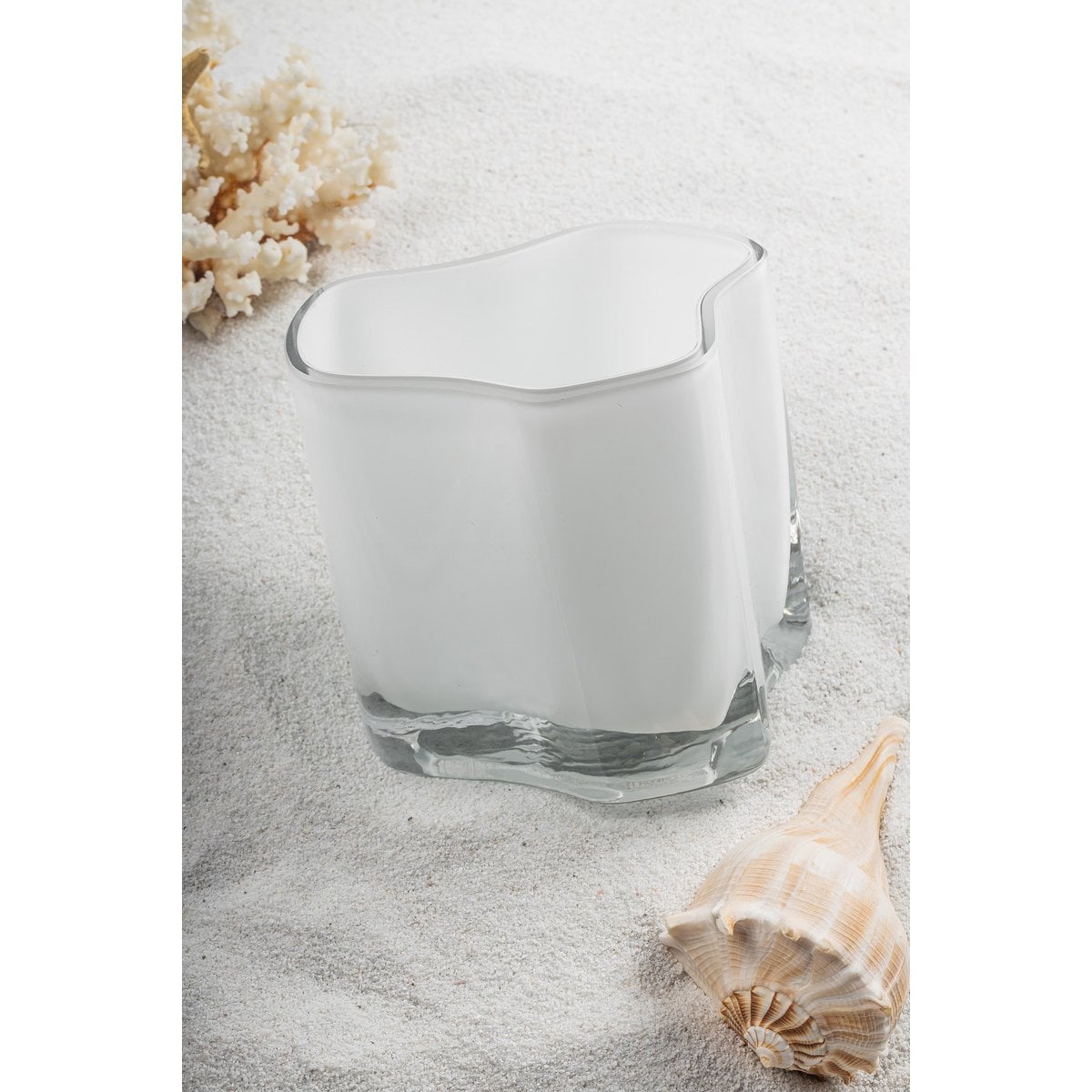 New modern design vase inspired by CORAL and Aalto, COR13WH