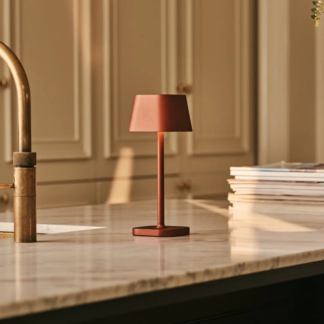 Ava Bronze uppladdningsbar bordslampa