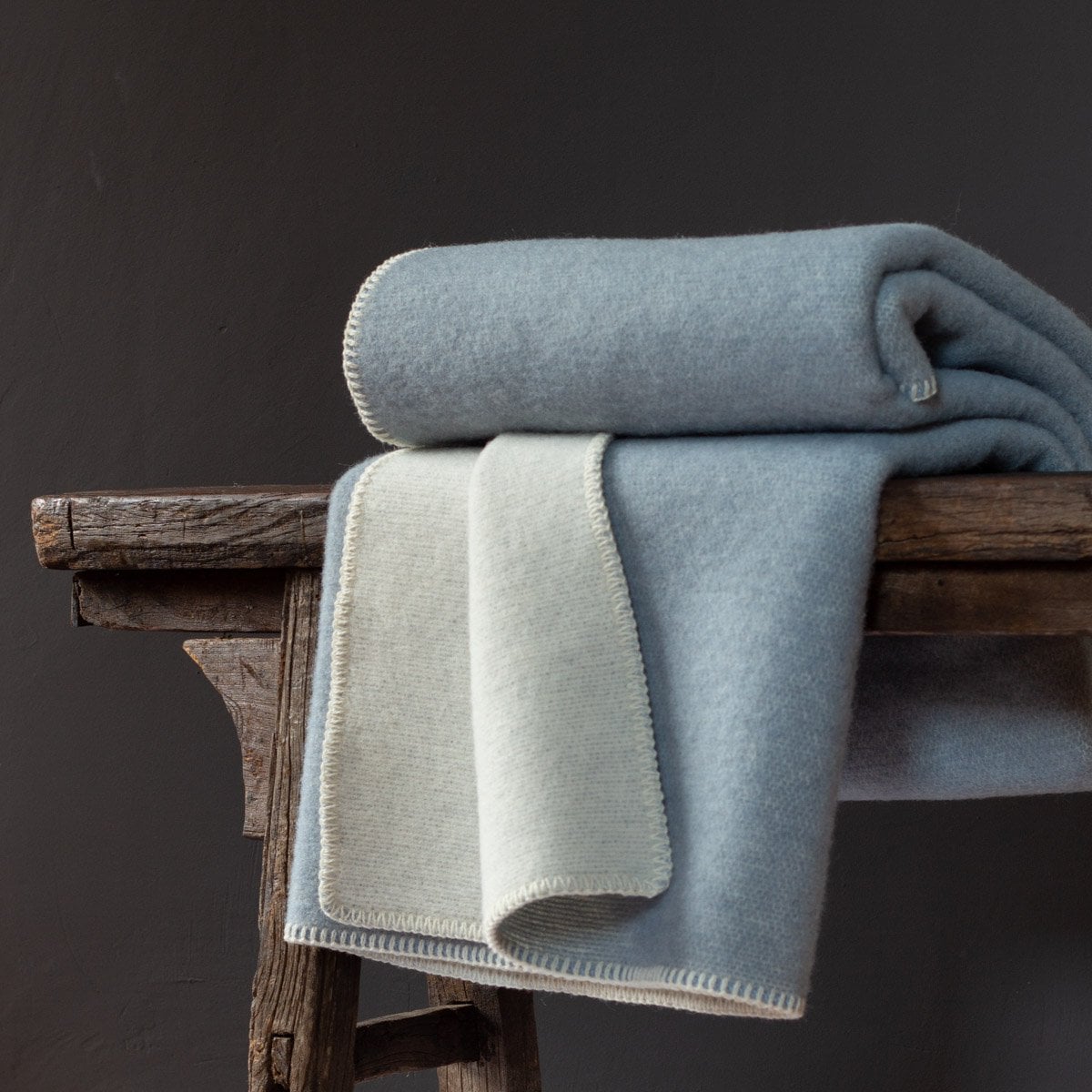 Wool bed runner BLUE FOG - 130 x 250 cm