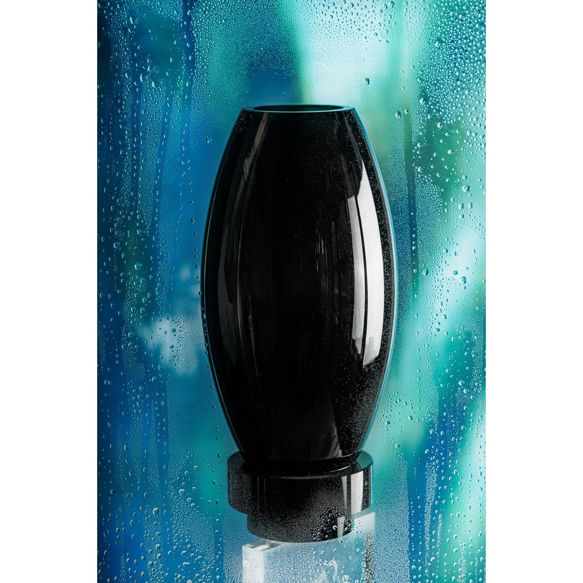Small modern vase, innovative design, back high end glass. RUD15ZW