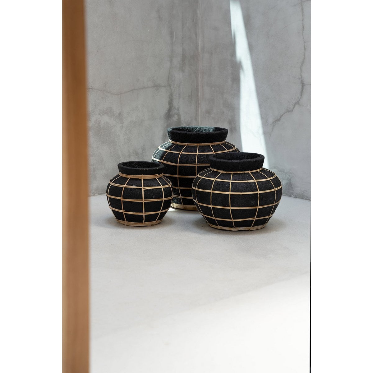 The Belly Vase - Black Natural - L