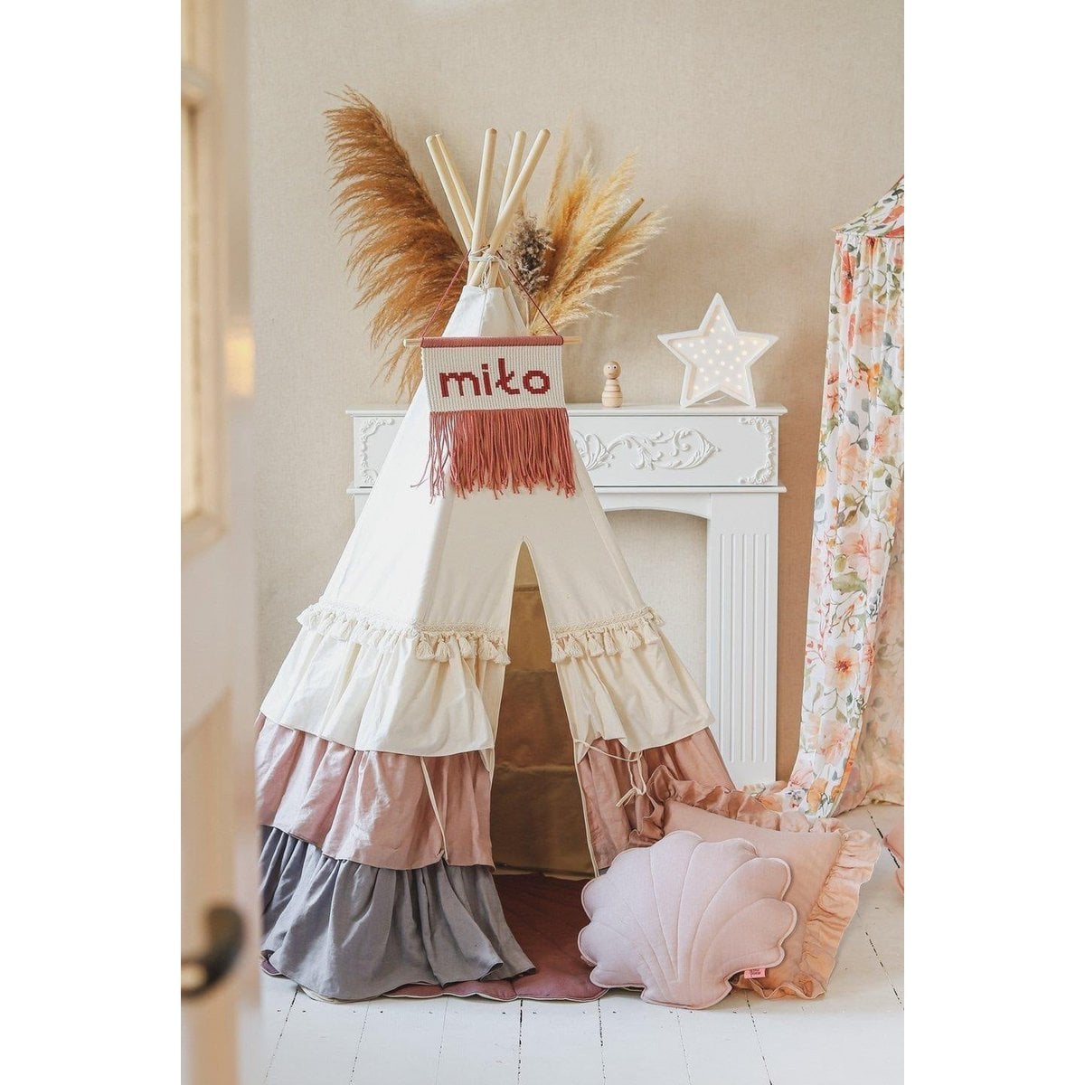 “Powder Frills” Teepee with Frills and "Powder Pink" Shell Mat Set