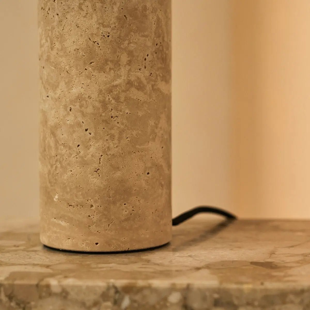 Nicolaas travertin-lampa