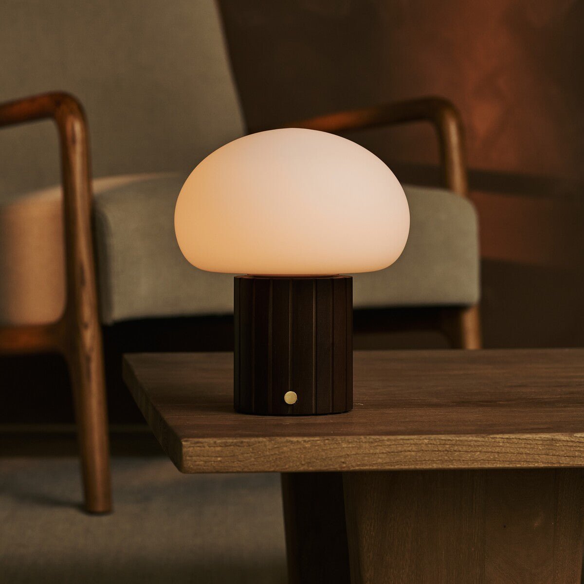 Pieter mörkbrun uppladdningsbar bordslampa