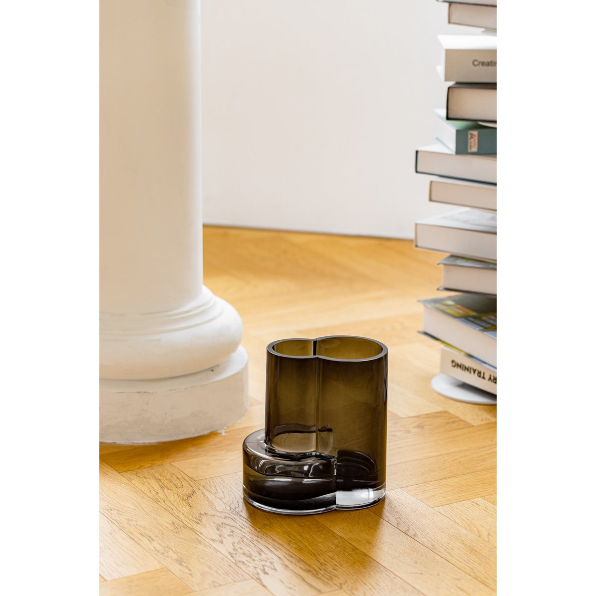 Glasvas i toppmodern design med konstruktivistisk touch, FUSIO 20 Grey