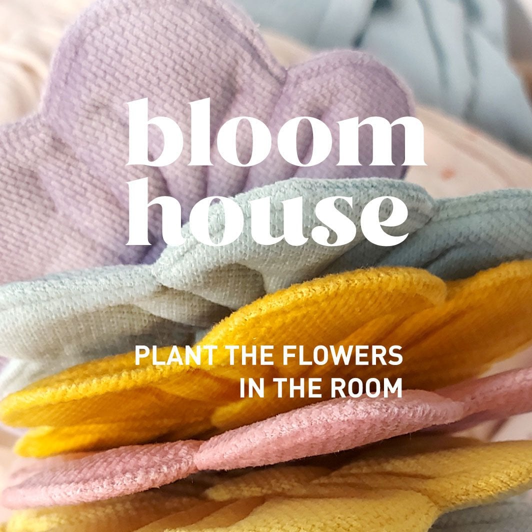 Velvet bloom pillow "Cream yucca"