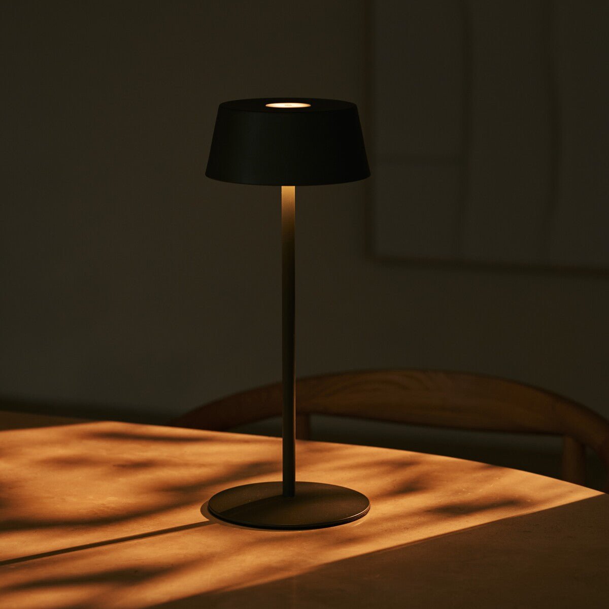 Hugo Olivgrön Uppladdningsbar Bordslampa