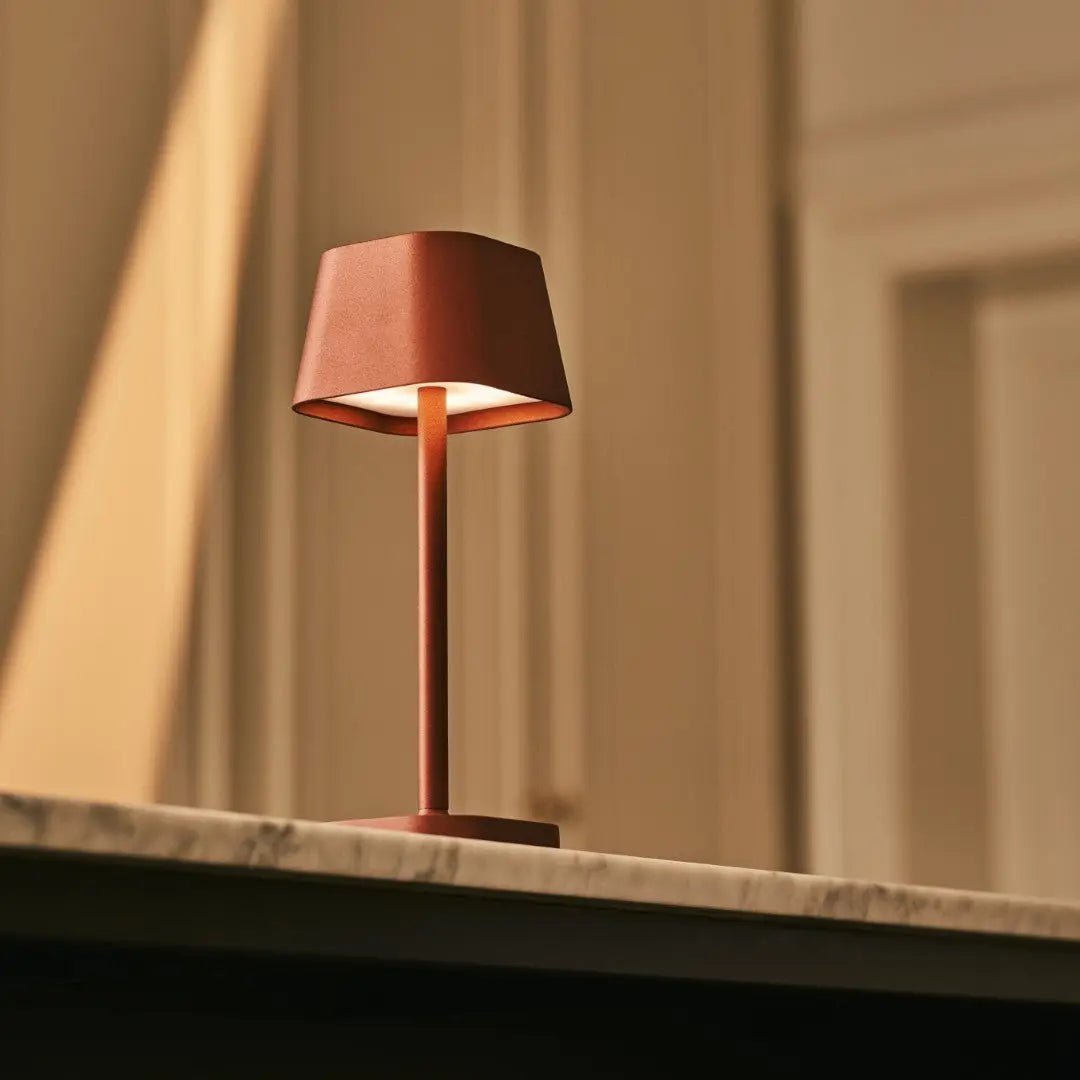 Ava Bronze uppladdningsbar bordslampa