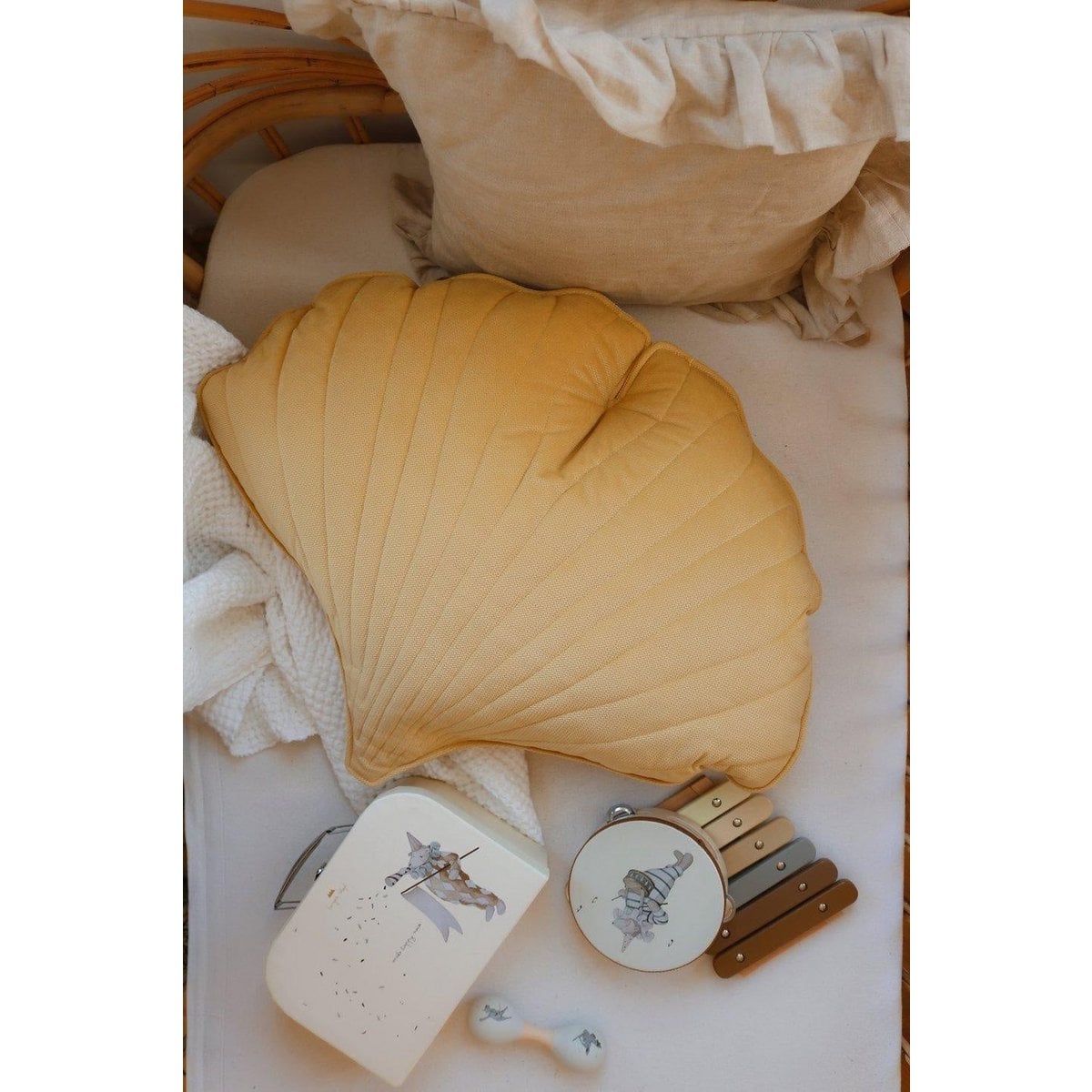 “Honey” Velvet Ginkgo Leaf Pillow
