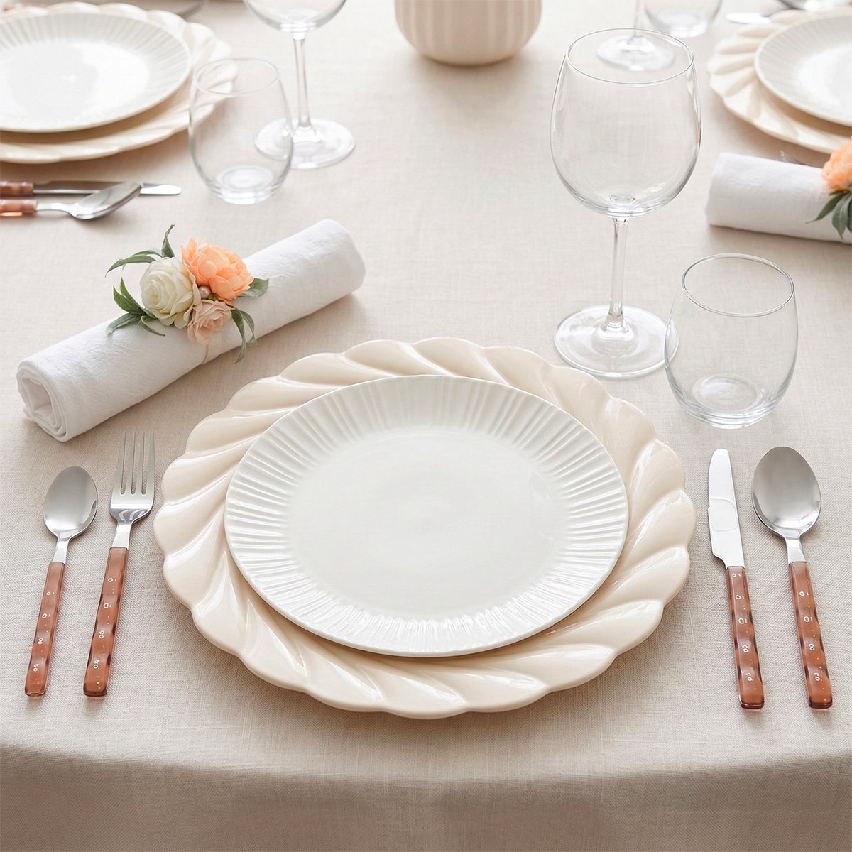 Housewife 24 pieces in silver with pink handle