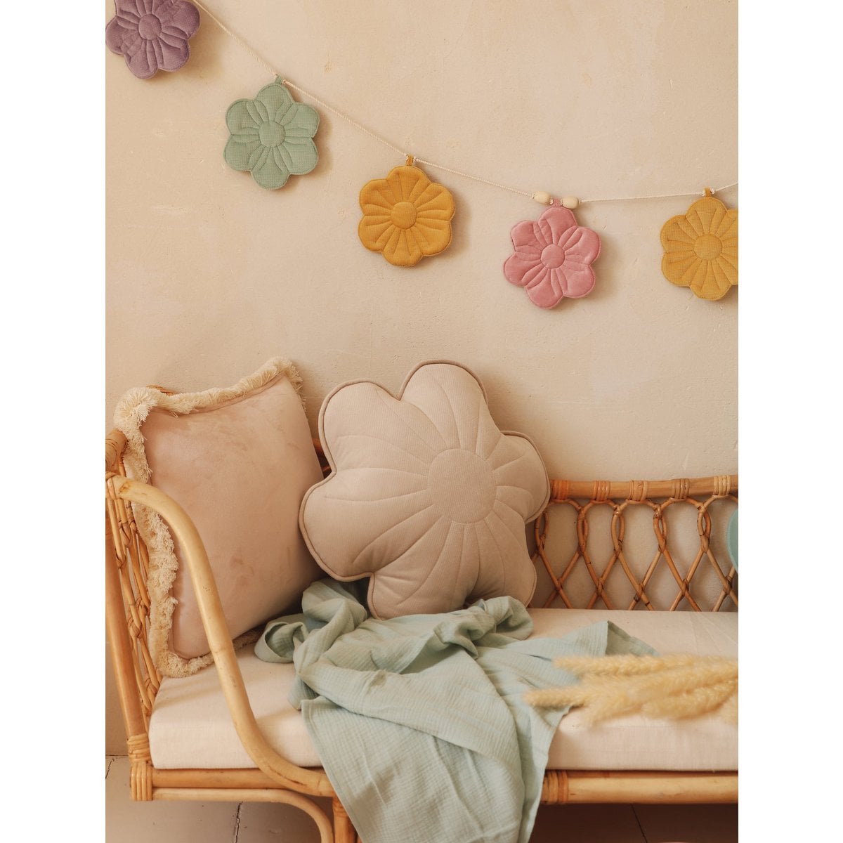 Velvet bloom pillow "Cream yucca"