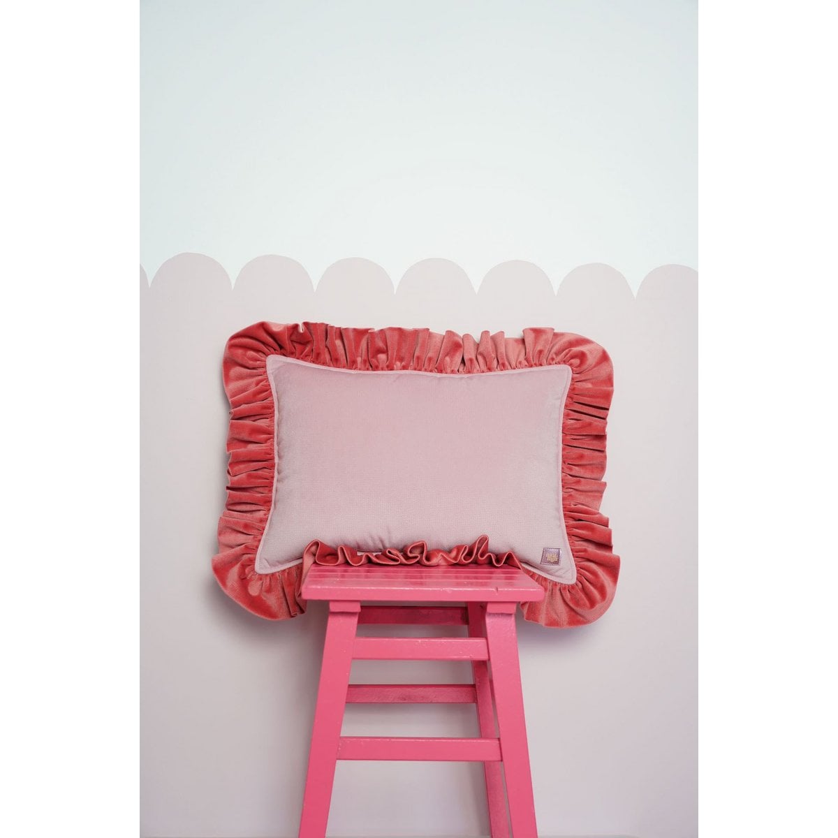 Decorative velvet pillow with frill "Raspberry smoothie"