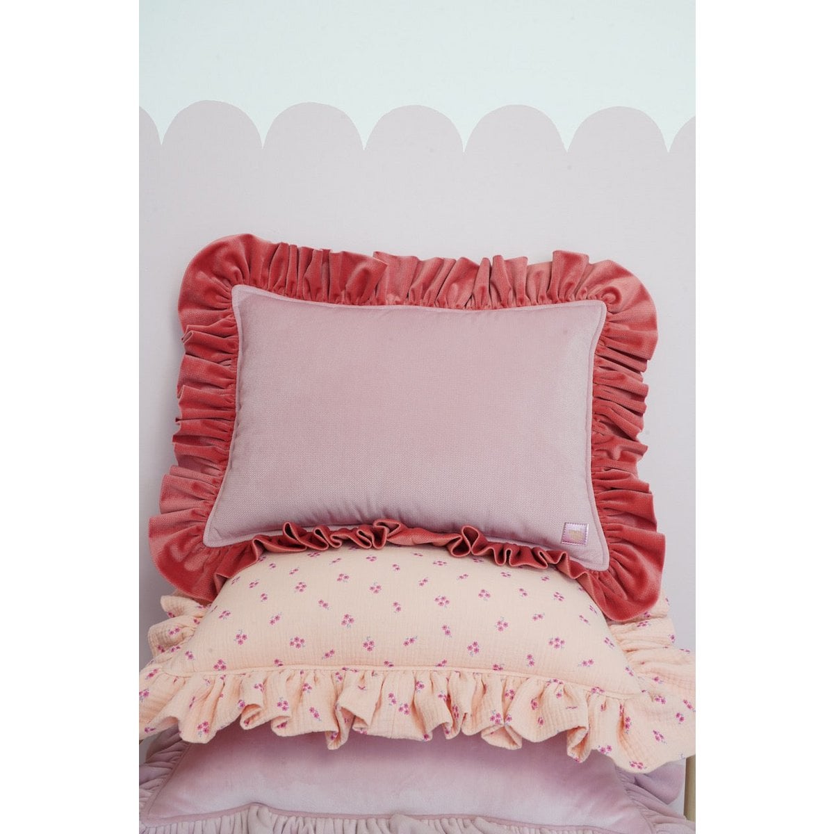 Decorative velvet pillow with frill "Raspberry smoothie"
