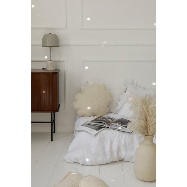 Fluffy Boucle shell pillow "white teddy"