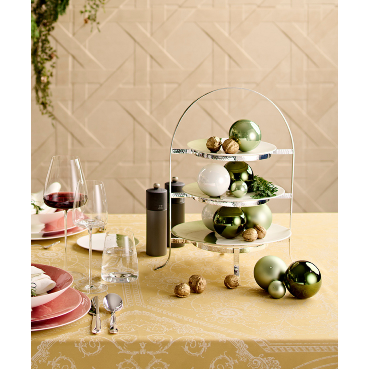 Sina plate rack (height 42 cm), hammered, heavy silver-plated, for 3 plates Ø 20 to 28 cm