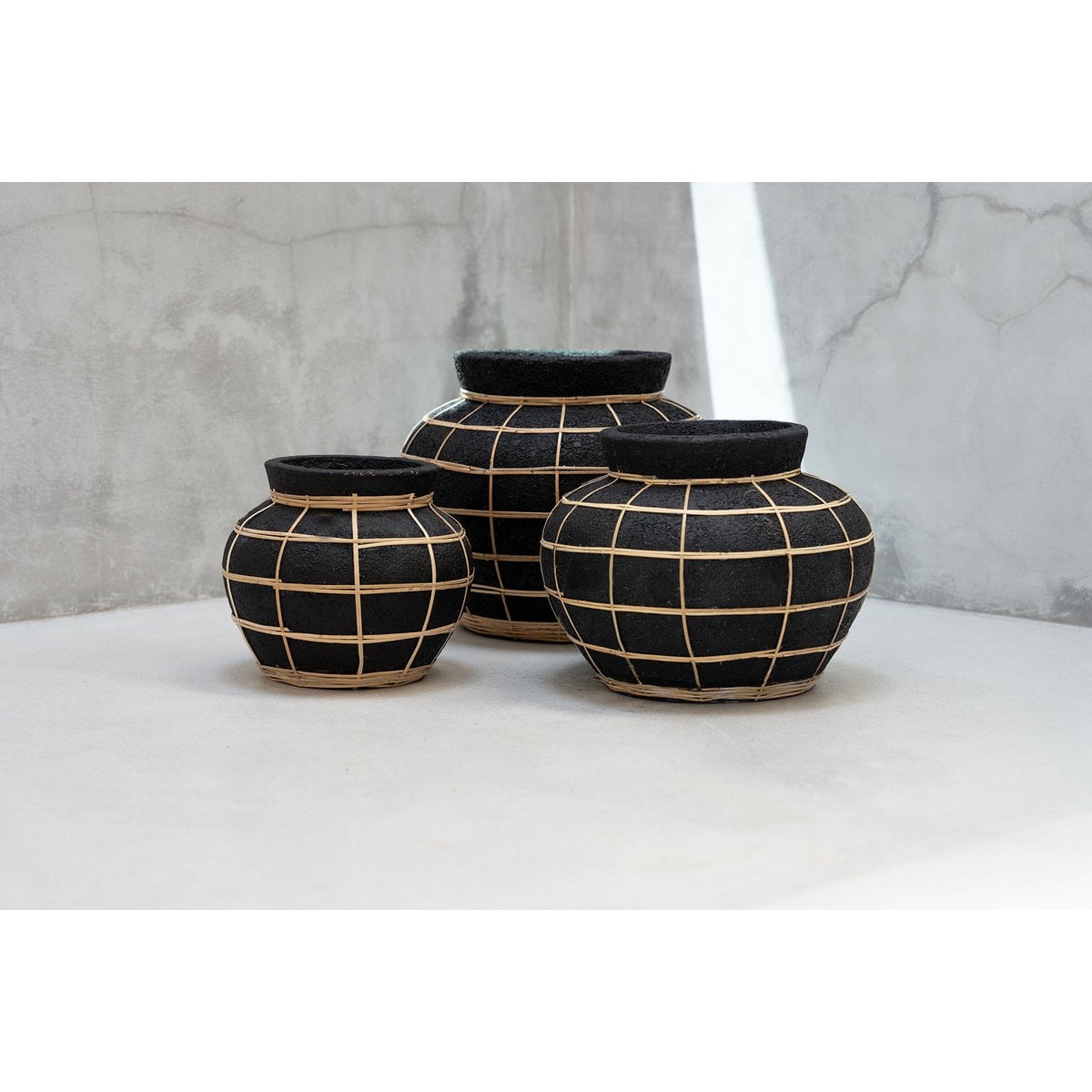 The Belly Vase - Black Natural - L